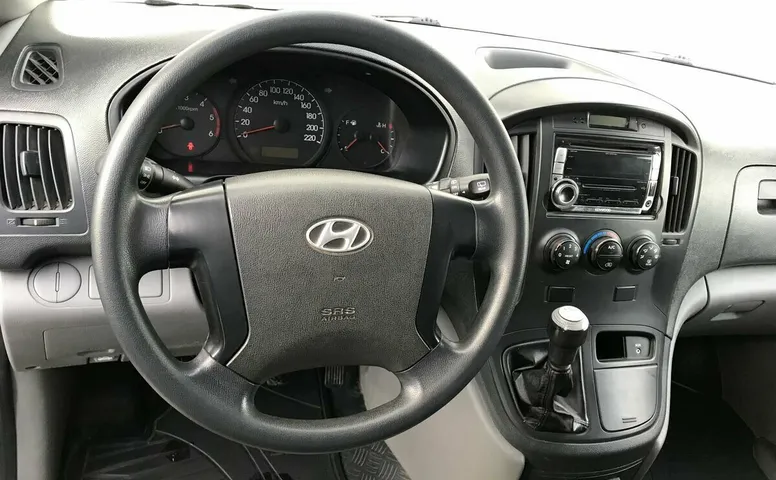 Hyundai Grand Starex I