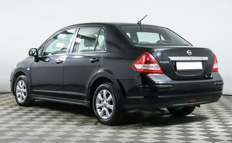 Nissan tiida