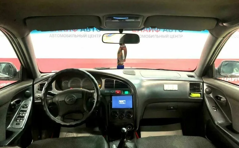 Hyundai ELANTRA 1.6 MT (107 л.с.)