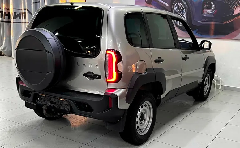 Lada Niva Travel