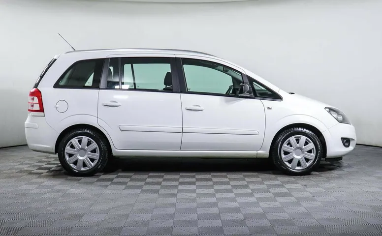 Opel Zafira B Рестайлинг