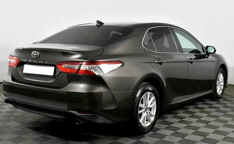 Toyota Camry VIII (XV70)