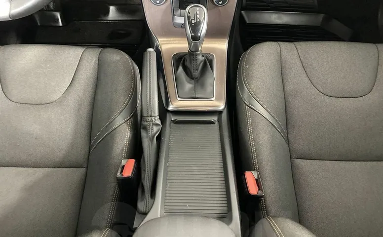 Volvo V40, 2 поколение