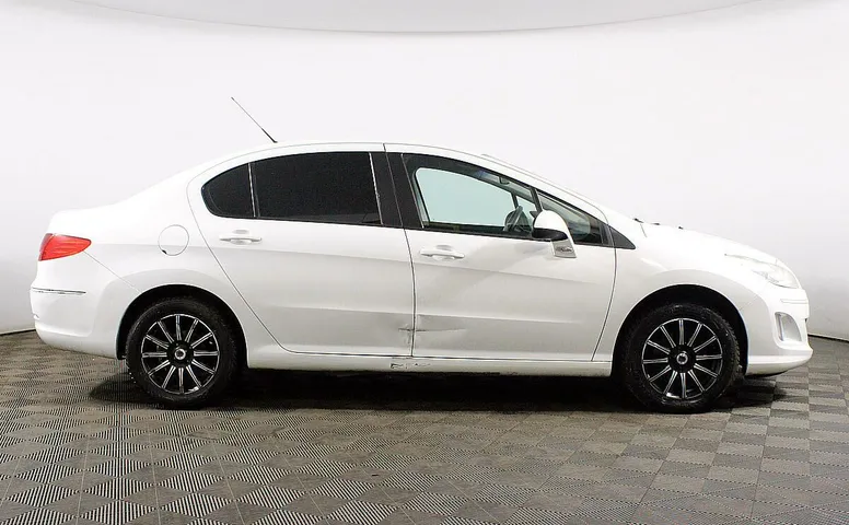 Peugeot 408