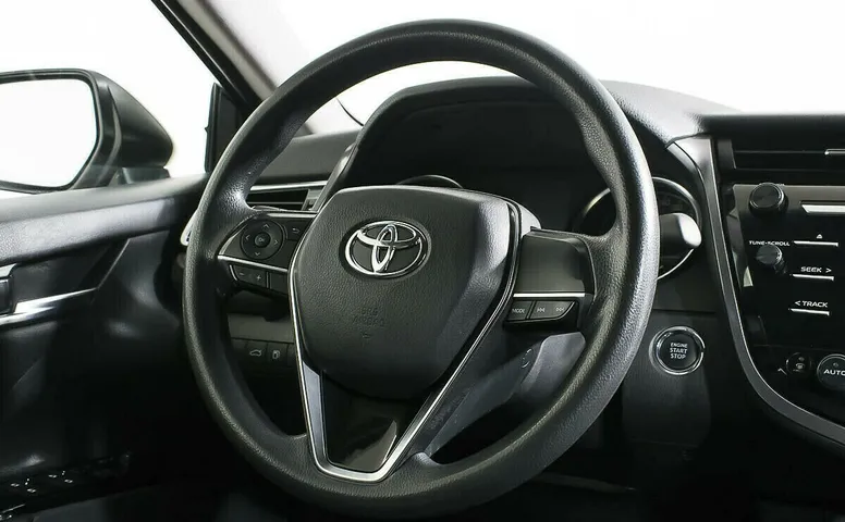 Toyota Camry VIII (XV70)
