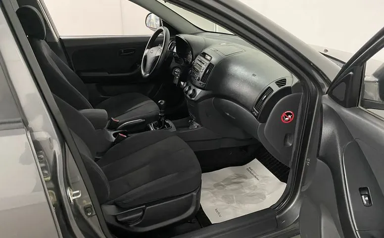 Hyundai ELANTRA 1.6 MT (122 л.с.)