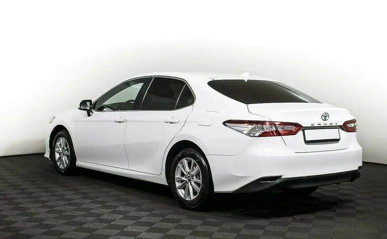 Toyota Camry VIII (XV70)