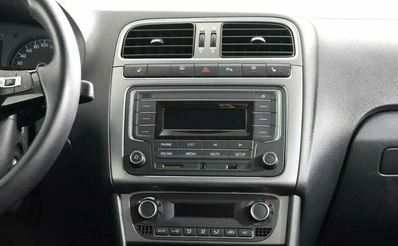 Volkswagen Polo 1.6 Автомат
