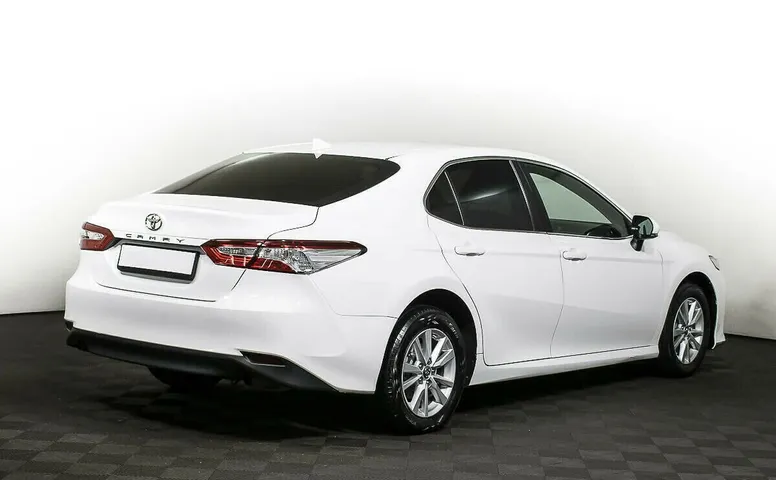Toyota Camry VIII (XV70)