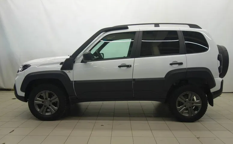 Lada Niva Travel