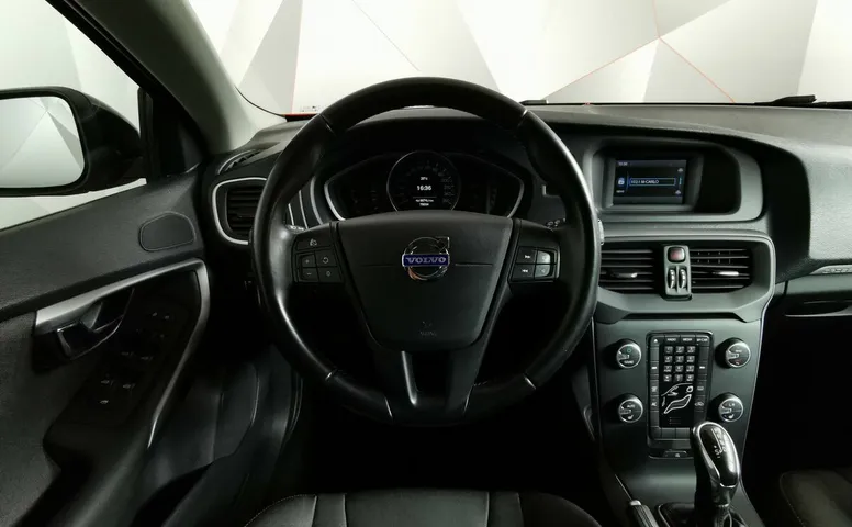 Volvo V40 1.6 D2 Powershift (114 л.с.) Красный