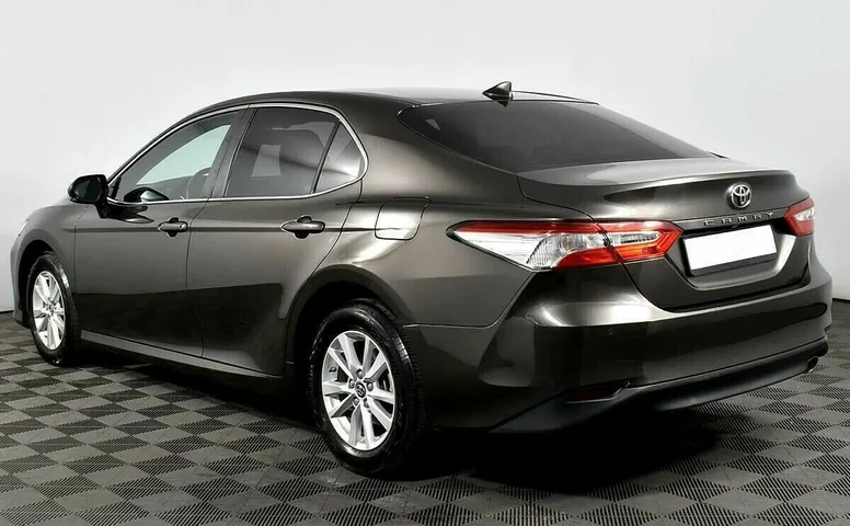 Toyota Camry VIII (XV70)