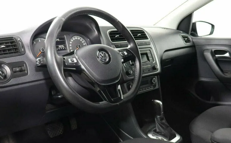 Volkswagen Polo 1.6 Автомат