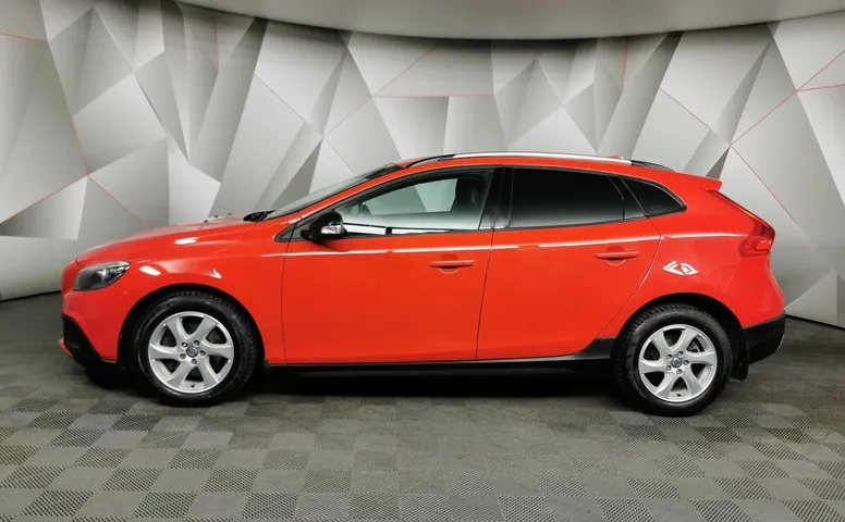 Volvo V40 1.6 D2 Powershift (114 л.с.) Красный