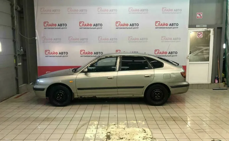 Hyundai ELANTRA 1.6 MT (107 л.с.)