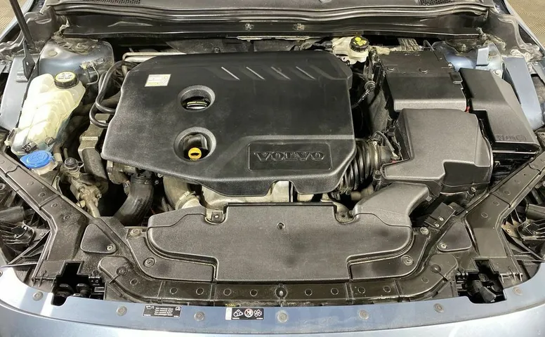 Volvo V40, 2 поколение