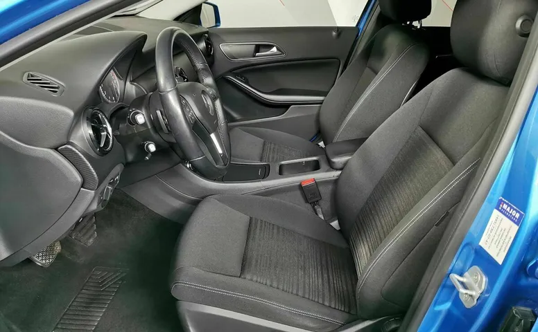 Mercedes-Benz A-Класс 180 7G-DCT (122 л.с.) Синий