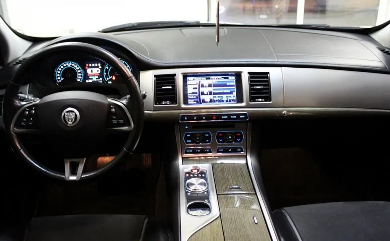 Jaguar XF I Рестайлинг