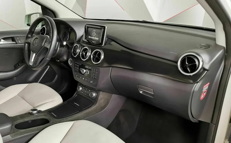 Mercedes-Benz B-Класс B 180 BlueEfficiency 7G-DCT (122 л.с.) Белый