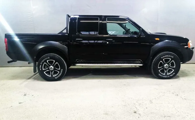 Nissan NP300 2.5d MT (133 л.с.) 4WD