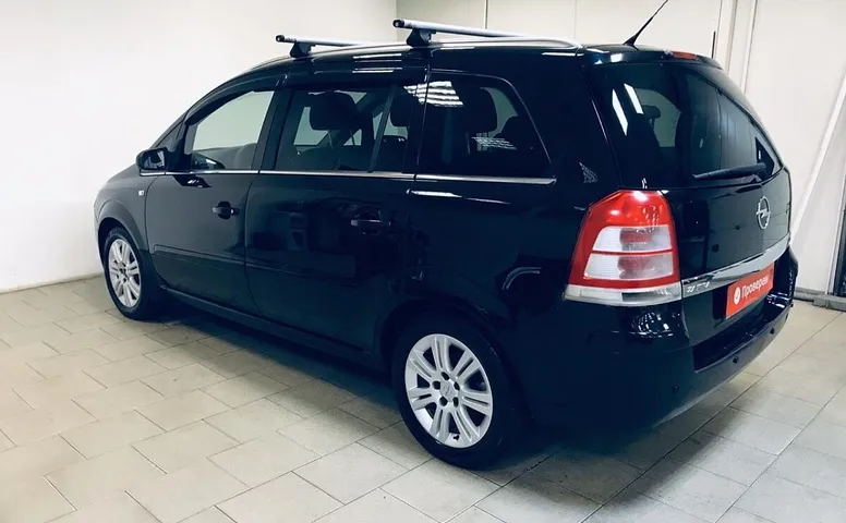 Opel Zafira В Рестайлинг