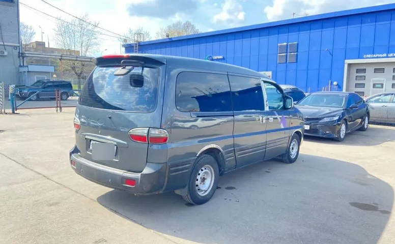 Hyundai Starex