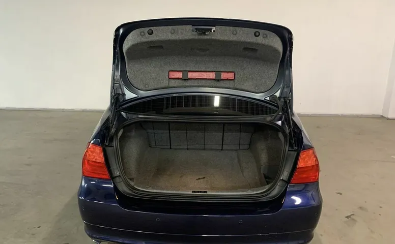 BMW 3ER 318i 2.0 AT (136 л.с.)