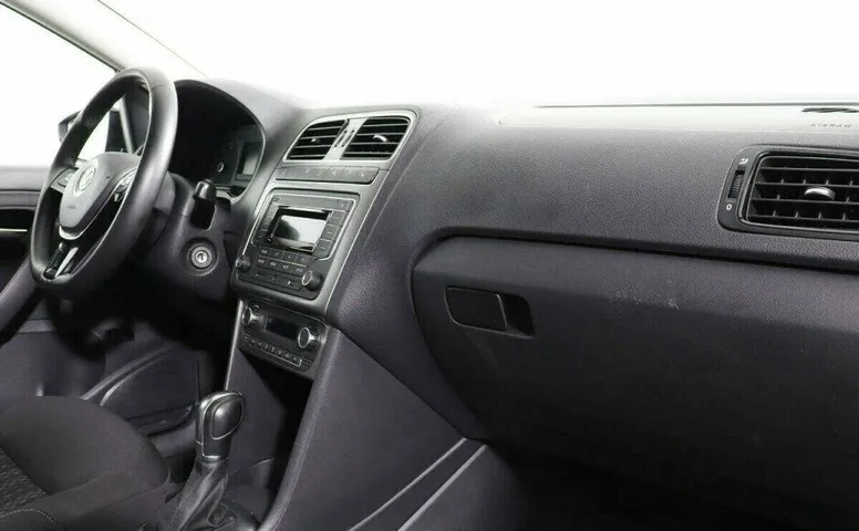 Volkswagen Polo 1.6 Автомат