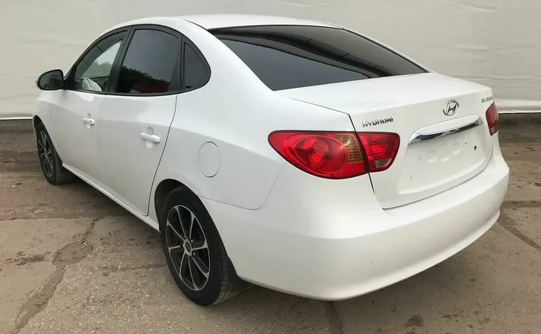 Hyundai ELANTRA 1.6 MT (122 л.с.)