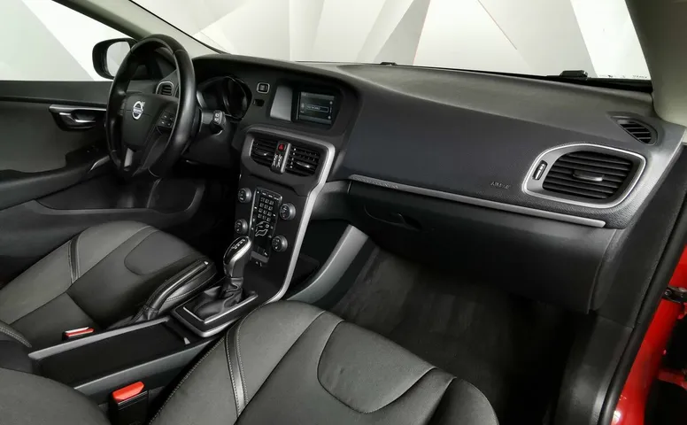 Volvo V40 1.6 D2 Powershift (114 л.с.) Красный