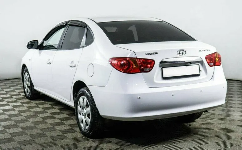 Hyundai Elantra 1.6 Автомат