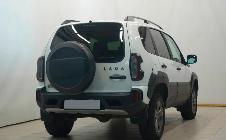 Lada Niva Travel
