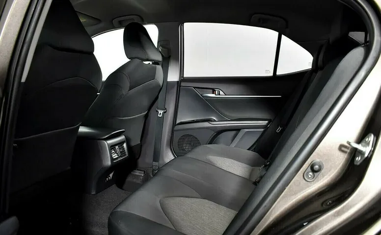 Toyota Camry VIII (XV70)