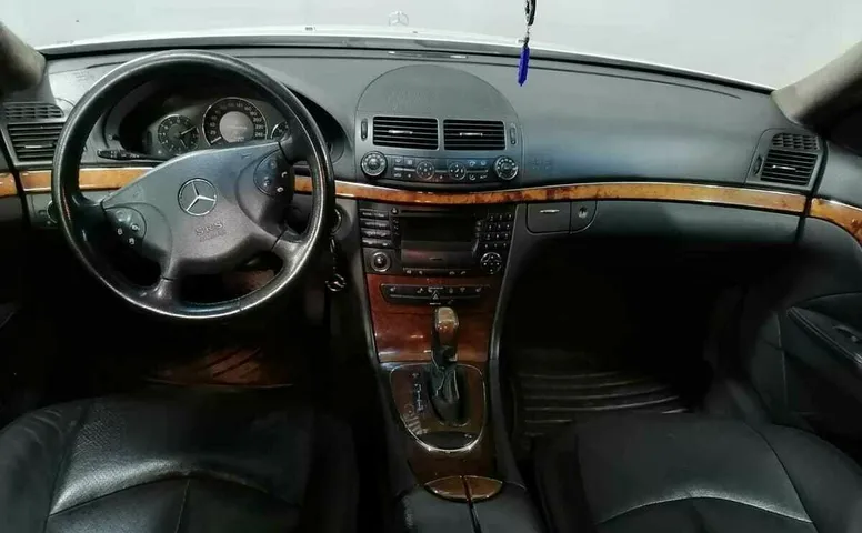 Mercedes-Benz E_KLASSE 240 2.6 AT (177 л.с.)