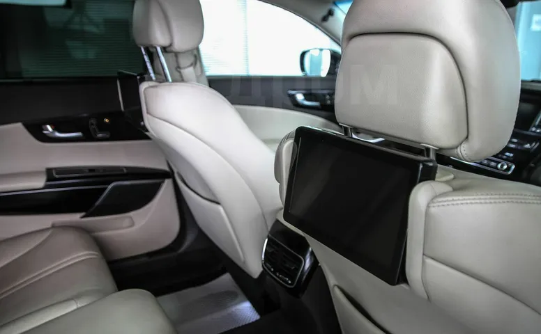 Kia Quoris, 1 поколение