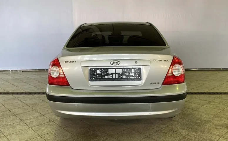 Hyundai ELANTRA 1.6 MT (105 л.с.)