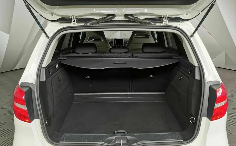 Mercedes-Benz B-Класс B 180 BlueEfficiency 7G-DCT (122 л.с.) Белый