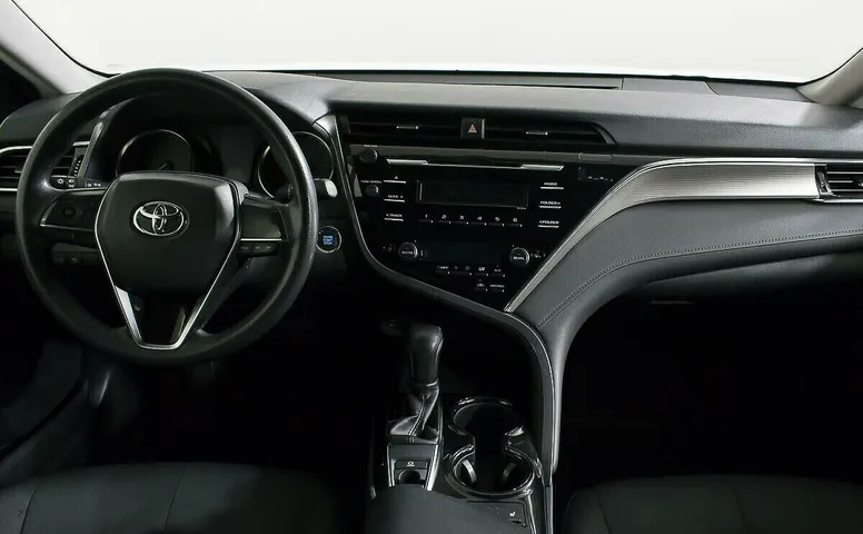 Toyota Camry VIII (XV70)