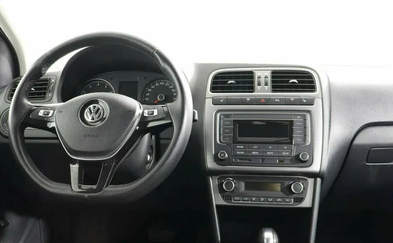 Volkswagen Polo 1.6 Автомат