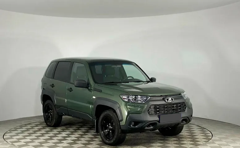 Lada Niva Travel