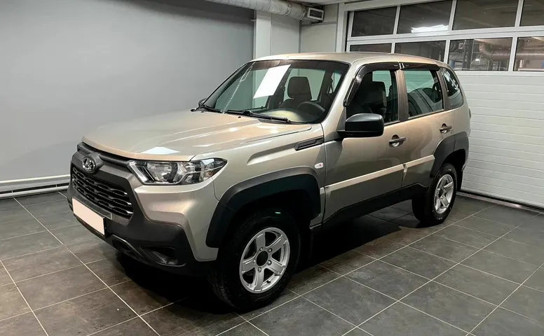 Lada Niva Travel