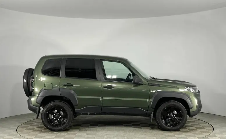 Lada Niva Travel