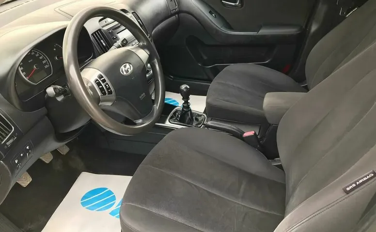 Hyundai ELANTRA 1.6 MT (122 л.с.)