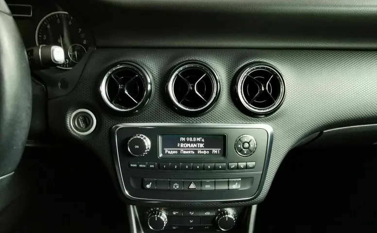 Mercedes-Benz A-Класс 180 7G-DCT (122 л.с.) Синий