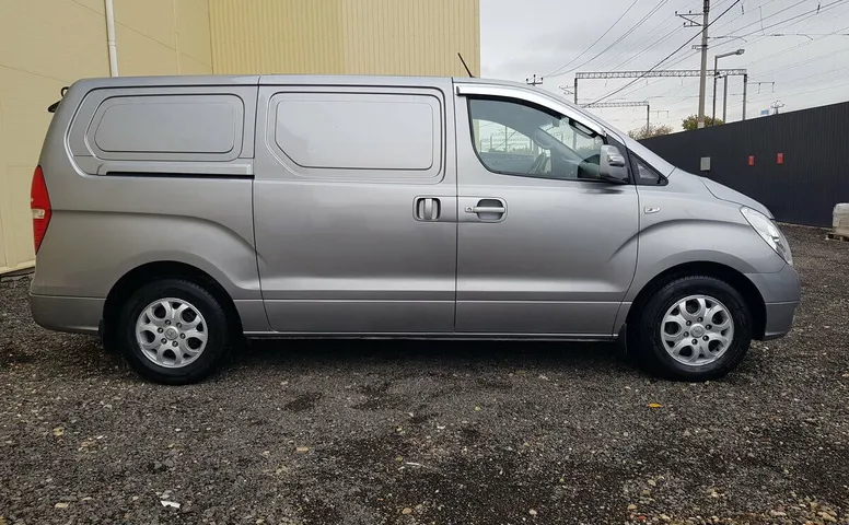 Hyundai Grand Starex I