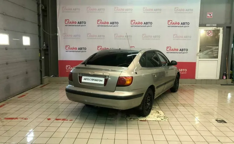 Hyundai ELANTRA 1.6 MT (107 л.с.)
