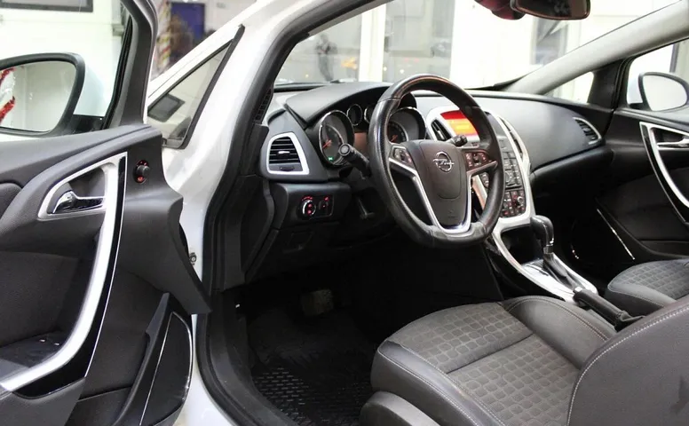 Opel Astra J Рестайлинг GTC