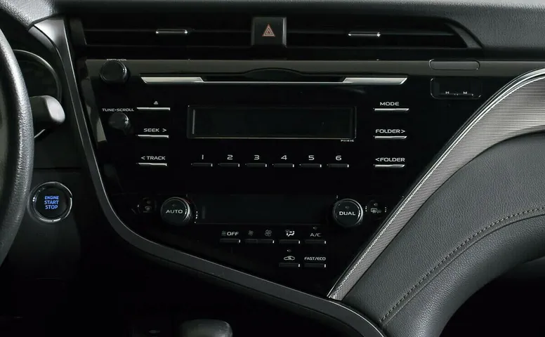 Toyota Camry VIII (XV70)