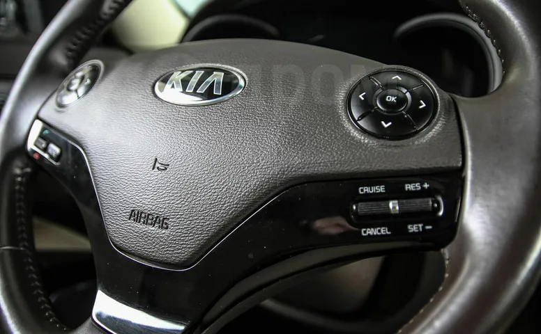 Kia Quoris, 1 поколение