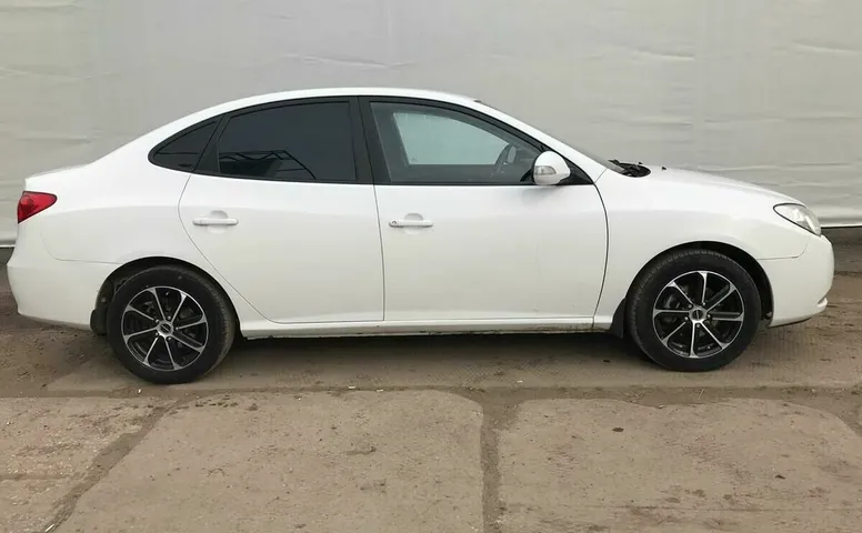 Hyundai ELANTRA 1.6 MT (122 л.с.)